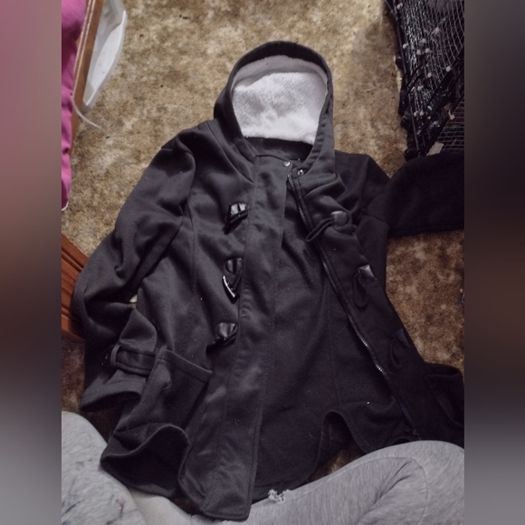 Black stylish winter coat - Picture 1 of 3